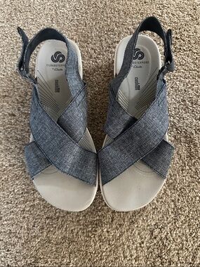 Clarks Cloud steppers Navy Crisscross Sandals women’s size 7